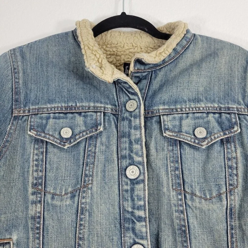 GAP Denim Trucker Jacket Women Medium Sherpa Lined Snap Button Pockets Blue - Picture 2 of 12